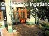 Fel�j�tott, k�zponti, de csendes helyen l�v� csal�di h�z