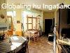 Fel�j�tott, k�zponti, de csendes helyen l�v� csal�di h�z