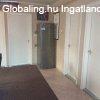 Eladó tágas családi ház üzlethelyiséggel Siófok szívében.