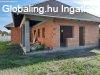 Elad 140 nm-es Csaldi hz Jszrokszlls