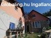 Elad csaldi hz Vcrtt, 	csendes utcban