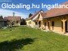 Elad csaldi hz Tmrd, 	F utca