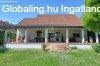 Elad csaldi hz Pzmnd, 	Csendes helyen