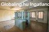 Izsfalvn elad egy 90 m2-es, 4 helyisges hz 637  m2-es t