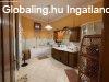 Elad ktrendbeli csaldi hz, Kecskemt belvrosban