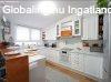 Csillaghegy kzponti rszn, kzel a HV-megllhoz tbbfunk