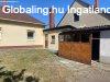 Vroskzponti, fldszintes csaldi hz nagy megoszthat tele