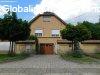  Izskon elad 900m2-es parkostott telken, 3 szintes, nagyo