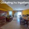 Monoron 3 szoba+2 nappalis,180 m2 csaldi hz, 550 m2 tele