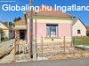 Elad csaldi hz Misefa, 	Csendes utcja