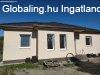 Elad csaldi hz Alsnmedi, 	Kzponthoz kzeli utcban