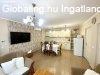 Fel�j�tott 2 lak�sos csal�di h�z 250 m�terre a Balatont�l