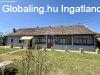 Elad� csal�di h�z Patak, 	Csendes helyen