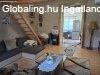 Belv�rosi, utcafronti egyszob�s h�zr�sz