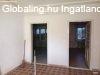 Csal�di h�z | M�rahalom frekvent�lt hely�n, 3 lak�sos, 180 n