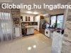 Pom�zon kisbirtok �jszer� h�zzal elad�.