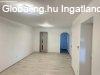 Teljes k�r�en fel�j�tott, modern csal�di h�z elad� �d�ndon.
