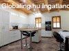 Elad� csal�di h�z V�l, 	Csendes zs�kutc�ban