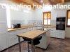 Elad� csal�di h�z V�l, 	Csendes zs�kutc�ban