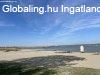 A Velencei-t�t�l csak egy utc�ra �j�p�t�s� ikerh�zf�l nappal