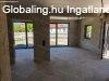 Abony k�zponti r�sz�n elad�, t�bb lehet�s�get k�n�l� csal�di