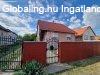 Elad� csal�di h�z Tura, 	Als�erd� sor