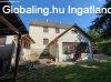 Elad� a Feh�r l� fogad�