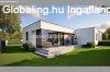 Modern lak�k�rnyezetben, �j�p�t�s� ikerh�zak foglalhat�k Szo
