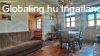 Miskolc csendes, kis forgalm� utc�j�ban, a Zsolcai kapuban e