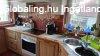 Elad� K�rny�n fel�j�tott medenc�s csal�di h�z 