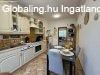 Elad� csal�di h�z Als�pet�ny, 	Erd� mellett