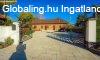 Ak�r vend�gh�znak, sz�ll�shelynek, ak�r nagyobb csal�dnak, i