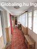 Elad� k�t utc�ra ny�l� csal�di h�z nagy telekkel Hajd�b�sz�r