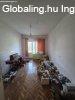 Elad� csal�di h�z P�szt�n egy csendes mell�kutc�ban