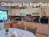 Ig�nyes, t�gas csal�di h�z medenc�vel, gondozott kerttel ela