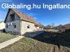 Elad� 85 m�-es csal�di h�z Taron csendes mell�kutc�ban!