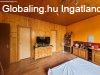 Elad� 135.00 nm-es Fel�j�tand� Csal�di h�z Sz�szv�r