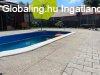 Romantikus k�rnyezetben, egyedi hangulat� csal�di h�z elad�!