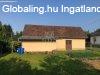 Elad� csal�di h�z Cs�r�tnek, 	Telep�l�s k�zponti