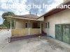 ELAD� T�GLA CSAL�DI H�Z 7 532 M�-ES TELEKKEL, K�T GAR�ZZSAL 