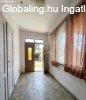 Elad� csal�di h�z Bercel, 	k�zpont k�zel�ben