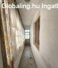 Elad� csal�di h�z Bercel, 	k�zpont k�zel�ben