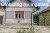 Elad� h�zr�sz Bag, 	Iskola k�zel�ben