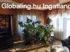Apagyon kiv�l� adotts�g�,h�romszintes csal�di h�z elad�.