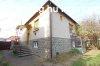 S�rv�ron, a F�rd�t�l 5 percre, k�t k�l�n lakr�sszel rendelke