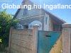 Sarkadkereszt�ron 2,5 szob�s r�szben fel�j�tott csal�di h�z 