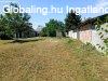 Elad� 100.00 nm-es Fel�j�tand� Csal�di h�z Bezenye