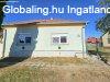 Elad� 100.00 nm-es Fel�j�tand� Csal�di h�z Rajka