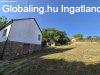 Elad� 80.00 nm-es Fel�j�tand� Csal�di h�z Koml�