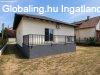 4704/1: FEL�J�TOTT, NAPPALI + 3 SZOB�S CSAL�DI H�Z 550 M�-ES